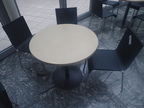 Vitra Besprechungstisch-Set, Tisch DM 80 cm, H 72 cm + 3 Stk. Kunststoff-Stühlen Vitra Besprechungstisch-Set, Tisch DM 80 cm, H 72 cm + 3 Stk. Kunststoff-Stühlen