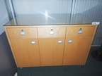 Aktenschrank mobil ca. 130 x 60 x 94 cm, mit 3 Laden und 3 Flügeltüren Aktenschrank mobil ca. 130 x 60 x 94 cm, mit 3 Laden und 3 Flügeltüren