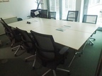 Besprechungstischgruppe bestehend aus 4 Einzeltischen mit EDV Klappe je 160 x 80 + 8 Drehstühle Comforto Besprechungstischgruppe bestehend aus 4 Einzeltischen mit EDV Klappe je 160 x 80 + 8 Drehstühle Comforto