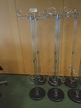 4 Kleiderständer in Chromausführung, Modell Valenti, DM 44 cm, H 164 cm 4 Kleiderständer in Chromausführung, Modell Valenti, DM 44 cm, H 164 cm