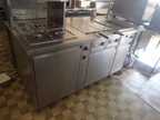 Edelstahl Kochgruppe 3teilig ca. 200 x 85 x 86 cm, elektrisch, bestehend aus Grillplatte, Doppelfriteuse, Bainmarie und Bord, Wärmerechaud Edelstahl Kochgruppe 3teilig ca. 200 x 85 x 86 cm, elektrisch, bestehend aus Grillplatte, Doppelfriteuse, Bainmarie und Bord, Wärmerechaud