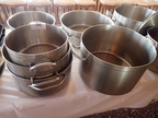 3 Stk. Edelstahl Suppentöpfe, 1 x DM 31 cm, H: 16 cm + DM 28, H: 12 cm + DM 24 + H 12 cm 3 Stk. Edelstahl Suppentöpfe, 1 x DM 31 cm, H: 16 cm + DM 28, H: 12 cm + DM 24 + H 12 cm