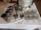 ca. 8 Stk. Saucieren + 4 Stk. Edelstahl-Kannen, 6 Stk. Pommes-Körbe ca. 8 Stk. Saucieren + 4 Stk. Edelstahl-Kannen, 6 Stk. Pommes-Körbe