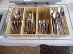 ca. 153teiliges Besteck-Set bestehend aus 34 Gabeln, 45 Suppenlöffeln und 30 Messern, 44 Kaffeelöffel ca. 153teiliges Besteck-Set bestehend aus 34 Gabeln, 45 Suppenlöffeln und 30 Messern, 44 Kaffeelöffel