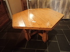 5eckiger Tisch ca. 122 x 140 cm aus Holz 5eckiger Tisch ca. 122 x 140 cm aus Holz