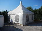 Zelt ca. 5 x 5 m, seitliche Höhe ca 2.5 m Zelt ca. 5 x 5 m, seitliche Höhe ca 2.5 m