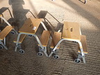 2 Stk. Mobiltreppen jeweils 1stufig Fab. Grünzeuger mit Prüfzeichen 2 Stk. Mobiltreppen jeweils 1stufig Fab. Grünzeuger mit Prüfzeichen