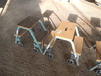 2 Stk. Mobiltreppen jeweils 1stufig Fab. Grünzeuger mit Prüfzeichen 2 Stk. Mobiltreppen jeweils 1stufig Fab. Grünzeuger mit Prüfzeichen