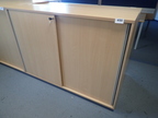 HALI Aktenschrank mit Schiebetür 160 x 43 x 116 cm, 3 Ordner hoch HALI Aktenschrank mit Schiebetür 160 x 43 x 116 cm, 3 Ordner hoch