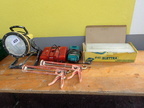 Posten Handwerkzeuge, Ladegeräte, Silikonspritzen, Notraumleuchte usw. Posten Handwerkzeuge, Ladegeräte, Silikonspritzen, Notraumleuchte usw.