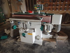 Wesetslintner Zwei-Seiten-Kantenschleifmaschine Typ KSMO II mit Furnierkantenschleifeinrichtung, 3 kW, BJ 1999,Maße: ca. L 2000 x T 900 x H1350 mm Wesetslintner Zwei-Seiten-Kantenschleifmaschine Typ KSMO II mit Furnierkantenschleifeinrichtung, 3 kW, BJ 1999,Maße: ca. L 2000 x T 900 x H1350 mm