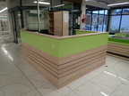 Informationsstand ca. 4.2 m + 2.22 m +1.54 m x H 120 cm, Arbeitstiefe ca. 60 cm Informationsstand ca. 4.2 m + 2.22 m +1.54 m x H 120 cm, Arbeitstiefe ca. 60 cm