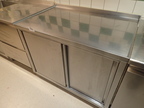 2teiliger Edelstahl Unterschrank mit Schiebetüre, ca. B 110 x T 70 x H 85 cm 2teiliger Edelstahl Unterschrank mit Schiebetüre, ca. B 110 x T 70 x H 85 cm