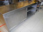 Zanussi Edelstahl-Arbeitstisch mit Schiebetüren ca. B 200 x T 70 x H 90 cm Zanussi Edelstahl-Arbeitstisch mit Schiebetüren ca. B 200 x T 70 x H 90 cm