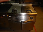 Zanussi Doppelfritteuse mit 2 Frittier-Einsätzen, je ca. 8 L, ca. B 80 x T 75 x H 90 cm Zanussi Doppelfritteuse mit 2 Frittier-Einsätzen, je ca. 8 L, ca. B 80 x T 75 x H 90 cm