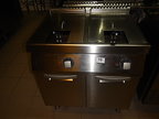 Zanussi Doppelfritteuse mit 2 Frittier-Einsätzen, je ca. 15 L, ca. B 80 x T 75 x H 90 cm Zanussi Doppelfritteuse mit 2 Frittier-Einsätzen, je ca. 15 L, ca. B 80 x T 75 x H 90 cm