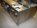 Zanussi Doppelfritteuse mit 2 Frittier-Einsätzen, je ca. 15 L, ca. B 80 x T 75 x H 90 cm Zanussi Doppelfritteuse mit 2 Frittier-Einsätzen, je ca. 15 L, ca. B 80 x T 75 x H 90 cm