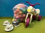 Bogi-Package 2 bestehend aus ca. 100 gemischt-farbigen Kunststoffbällen, 1Kaffeetasse mit Untersetzer, Bogi-Bike neu, etwas Spritziges zum Trinken für die Jüngsten, 12 Deo Zerstäuber Bogi-Package 2 bestehend aus ca. 100 gemischt-farbigen Kunststoffbällen, 1Kaffeetasse mit Untersetzer, Bogi-Bike neu, etwas Spritziges zum Trinken für die Jüngsten, 12 Deo Zerstäuber