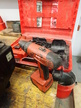 Hilti Akku-Schrauber Typ SF 1441 inkl. 2 Akkus + Ladegerät mit 4 Bohrern im Koffer Hilti Akku-Schrauber Typ SF 1441 inkl. 2 Akkus + Ladegerät mit 4 Bohrern im Koffer