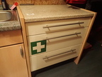 Erste-Hilfe-Schrank mit 4 Laden ca. B 86 x H 92 x T 63 cm Erste-Hilfe-Schrank mit 4 Laden ca. B 86 x H 92 x T 63 cm