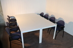 Besprechungstischgruppe bestehend aus 2 Tischen und 8 Sessel Besprechungstischgruppe bestehend aus 2 Tischen und 8 Sessel
