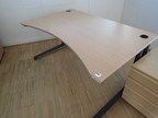 Schreibtisch ca. 160x100 ( 85 ) cm Schreibtisch ca. 160x100 ( 85 ) cm