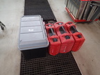 Kunststoffbox ca. 75 x 46 x 50 cm und 3 leere HILTI Koffer Kunststoffbox ca. 75 x 46 x 50 cm und 3 leere HILTI Koffer