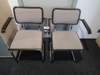 2 Stk. Besucherstühle mit Armlehnen 2 Stk. Besucherstühle mit Armlehnen