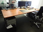 Schreibtisch ca. 220 x 90 cm Schreibtisch ca. 220 x 90 cm