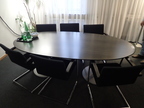 Besprechungstisch oval ca. 220 x 110 cm + 6 Besprechungsstühle Besprechungstisch oval ca. 220 x 110 cm + 6 Besprechungsstühle