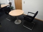 Besprechungstischgruppe mit Tisch DM 80 cm + 2 BENE Besprechungsstühle Besprechungstischgruppe mit Tisch DM 80 cm + 2 BENE Besprechungsstühle