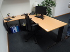 Schreibtisch-Winkelkombination ca. L 200 x B 80 - 120 cm + Anbauteil 60 x 60 cm Schreibtisch-Winkelkombination ca. L 200 x B 80 - 120 cm + Anbauteil 60 x 60 cm