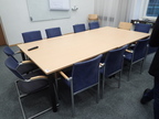 Besprechungstischgruppe bestehend aus 2 Tische je 140 x 140 cm + 12 Stk. Besprechungsstühle Besprechungstischgruppe bestehend aus 2 Tische je 140 x 140 cm + 12 Stk. Besprechungsstühle
