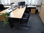 Schreibtisch-Winkelkombination ca. L 200 x B 80 - 120 cm + Anbauteil 60 x 60 cm + 1 Anbauteil ca. 80 x 80 cm Schreibtisch-Winkelkombination ca. L 200 x B 80 - 120 cm + Anbauteil 60 x 60 cm + 1 Anbauteil ca. 80 x 80 cm