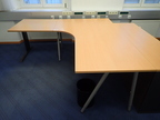 Schreibtisch-Winkelkombination ca. L 200 x B 80 - 120 cm + Anbauteil 80 x 80 cm Schreibtisch-Winkelkombination ca. L 200 x B 80 - 120 cm + Anbauteil 80 x 80 cm