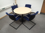 Besprechungstisch ca. DM 100 cm + 4 Stk. Besprechungsstühle Besprechungstisch ca. DM 100 cm + 4 Stk. Besprechungsstühle