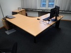 Schreibtisch-Winkelkombination ca. L 200 x B 80 - 120 cm + Anbauteil 80 x 80 cm Schreibtisch-Winkelkombination ca. L 200 x B 80 - 120 cm + Anbauteil 80 x 80 cm