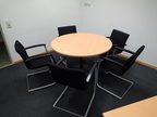 Besprechungstischgruppe mit Tisch DM 120 cm + 5 Besprechungsstühle Besprechungstischgruppe mit Tisch DM 120 cm + 5 Besprechungsstühle