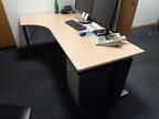 Schreibtisch-Winkelkombination ca. L 200 x B 80 - 120 cm Schreibtisch-Winkelkombination ca. L 200 x B 80 - 120 cm
