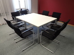 Besprechungstischgruppe mit 2 Tischen je 140 x 80 cm + 8 Stk. BENE Freischwinger-Stühlen Besprechungstischgruppe mit 2 Tischen je 140 x 80 cm + 8 Stk. BENE Freischwinger-Stühlen
