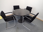 Besprechungstischgruppe mit Tisch DM 100 cm + 4 Besprechungsstühle Besprechungstischgruppe mit Tisch DM 100 cm + 4 Besprechungsstühle