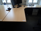 Schreibtisch-Winkelkombination ca. L 200 x B 80 - 120 cm + Anbauteil 80 x 60 cm Schreibtisch-Winkelkombination ca. L 200 x B 80 - 120 cm + Anbauteil 80 x 60 cm