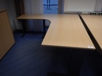 Schreibtisch-Winkelkombination ca. L 200 x B 80 - 120 cm + Anbauteil 80 x 60 cm Schreibtisch-Winkelkombination ca. L 200 x B 80 - 120 cm + Anbauteil 80 x 60 cm
