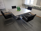 Besprechungstisch ca. 140 x 140 cm + 4 Besprechungsstühle Besprechungstisch ca. 140 x 140 cm + 4 Besprechungsstühle