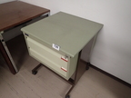 Mobiler Werkzeugschrank mit 2 Auszugsladen ca. B 62 x T 65 x H 75 cm Mobiler Werkzeugschrank mit 2 Auszugsladen ca. B 62 x T 65 x H 75 cm
