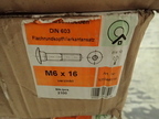 Torbandschrauben M6 X 16, Flach-Rundkopf-Vierkantansatz a 2100 Stk. Torbandschrauben M6 X 16, Flach-Rundkopf-Vierkantansatz a 2100 Stk.