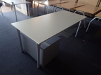 Svoboda Schreibtisch silbergrau ca. 180 x 80 cm Svoboda Schreibtisch silbergrau ca. 180 x 80 cm