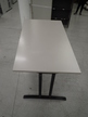 Schreibtisch trapezförmig ca. L 180 x T 80 - 100 x H 77 cm Schreibtisch trapezförmig ca. L 180 x T 80 - 100 x H 77 cm
