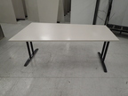 Schreibtisch trapezförmig ca. L 180 x T 80 - 100 x H 77 cm Schreibtisch trapezförmig ca. L 180 x T 80 - 100 x H 77 cm