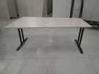 Schreibtisch trapezförmig ca. L 180 x T 80 - 100 x H 77 cm Schreibtisch trapezförmig ca. L 180 x T 80 - 100 x H 77 cm